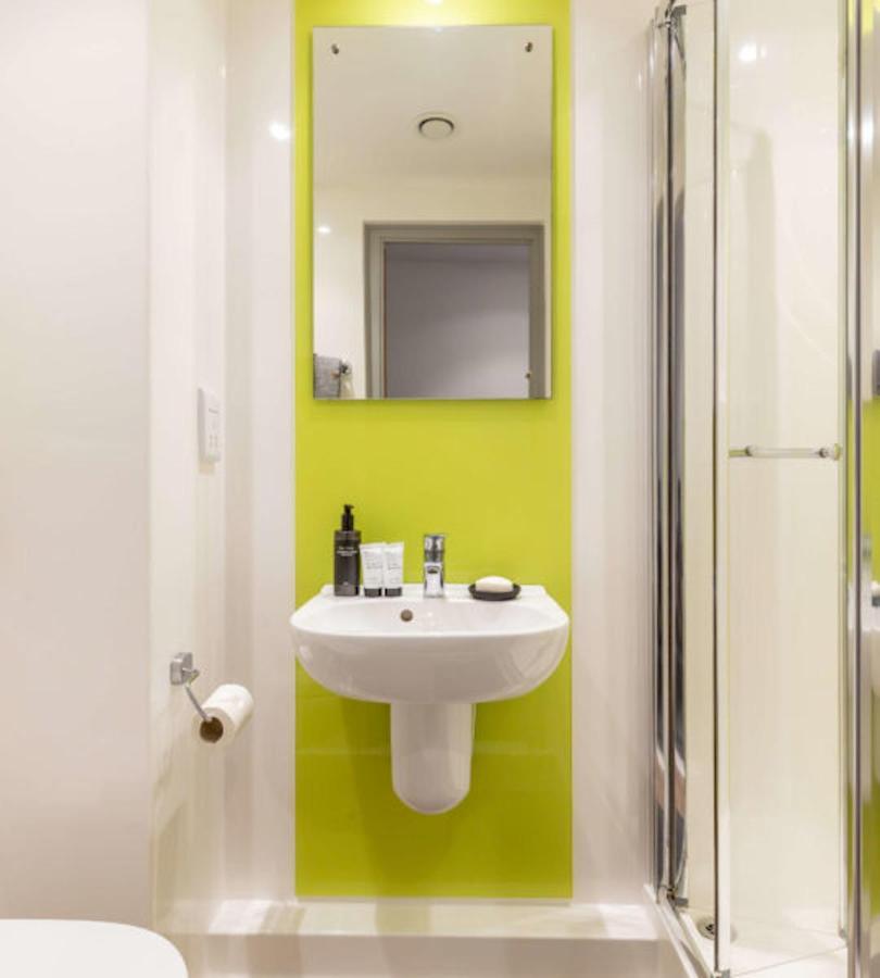 Vibrant Rooms For Students Only, Leeds - Sk 리즈 외부 사진